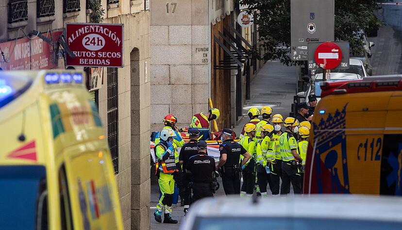 16 Einheiten der Madrider Feuerwehr waren zeitweise im Einsatz. 16 Einheiten der Madrider Feuerwehr waren zeitweise im Einsatz.