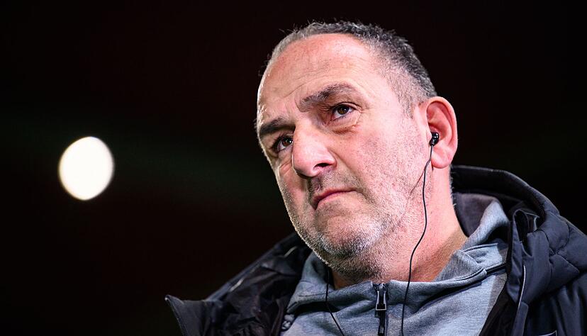 Heidenheims Coach Frank Schmidt hofft, dass sein Team in der Außenseiterrolle über sich hinauswächst. Heidenheims Coach Frank Schmidt hofft, dass sein Team in der Außenseiterrolle über sich hinauswächst.