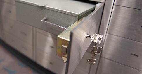 Nachdem die Schlie&szlig;f&auml;cher in einer G&uuml;glinger Bank gepl&uuml;ndert wurden, hat die Polizei wohl die Diebesbande geschnappt.