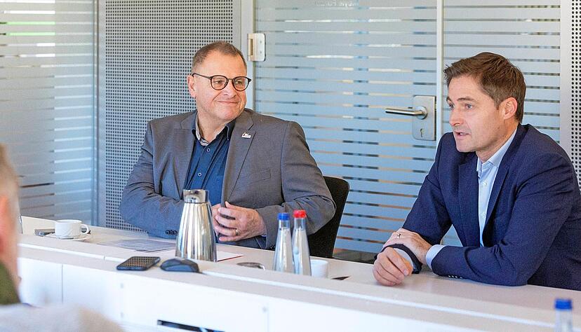 Die Gemeindetags-Vertreter Klaus Holaschke (links) und Björn Steinbach fordern vor allem mehr finanzielle Unterstützung aus Berlin und Stuttgart. Foto: Lina Bihr Die Gemeindetags-Vertreter Klaus Holaschke (links) und Björn Steinbach fordern vor allem mehr finanzielle Unterstützung aus Berlin und Stuttgart. Foto: Lina Bihr