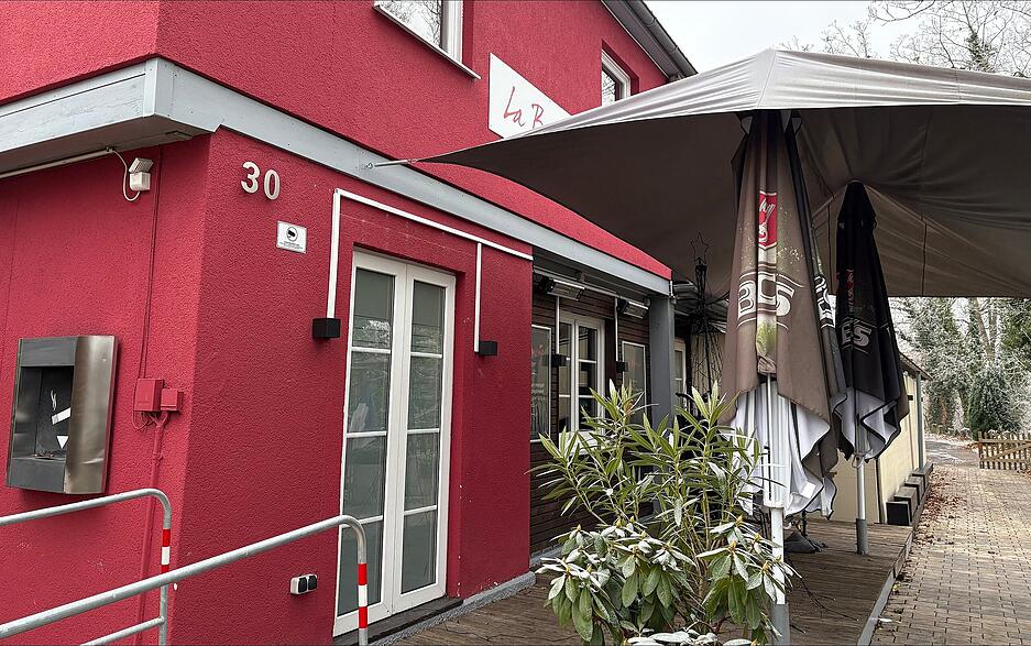 Französisch geht es zu im La Bohème (Neue Straße) in Heilbronn-Böckingen. Das Quartett MIAE & friends aus Paris heizt dem Publikum mit französischer Popmusik ein. Stärken können sich Gäste an einem Flying-Buffet. Tickets kosten 75 Euro und können per Whatsapp unter der Nummer 017662382962 reserviert werden. Einlass ist 20 Uhr.