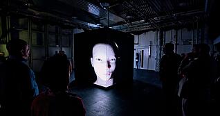 „Ich habe niemanden“: In „Lilith.Aeon“ von Aoi Nakamura und Esteban Lecoq tritt eine transhumane Tänzerin eine Reinkarnations-Reise an.