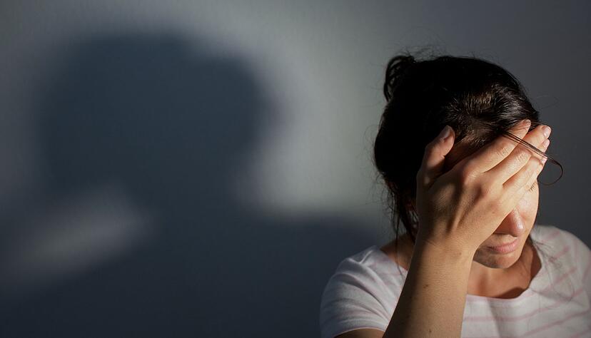 Konzentrationsschwierigkeiten, innere Unruhe und Stimmungsschwankungen können Warnzeichen von ADHS sein. Konzentrationsschwierigkeiten, innere Unruhe und Stimmungsschwankungen können Warnzeichen von ADHS sein.