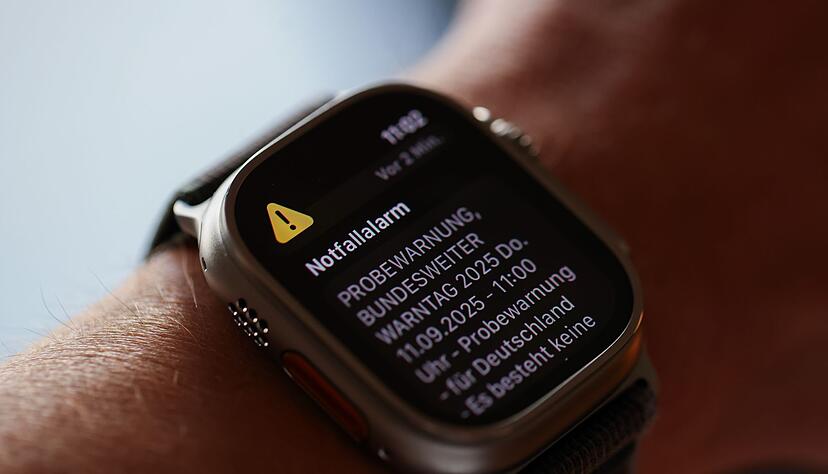 Wenn jemand eine WarnApp installiert hat, bekommt er per Mobilfunk gleich zweimal einen Hinweis auf den Probealarm - per Cell Broadcast und &uuml;ber die App.