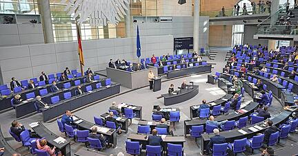 Voll war es bei dieser Sitzung am 7. September, als Bundeskanzlerin Merkel sprach. Nach der Wahl dürfte noch mehr Abgeordnete ins Parlament einziehen.
Foto: dpa