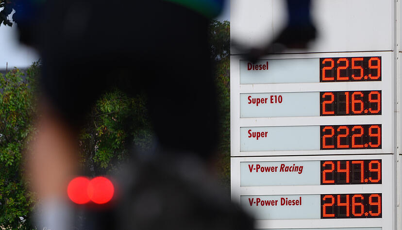 In der Nacht vom 31. August auf den 1. September endete eine vorübergehende Senkung der Energiesteuer auf das von der EU vorgegebene Mindestmaß. Sie galt seit 1. Juni, um Verbraucher angesichts hoher Energiepreise zu entlasten.