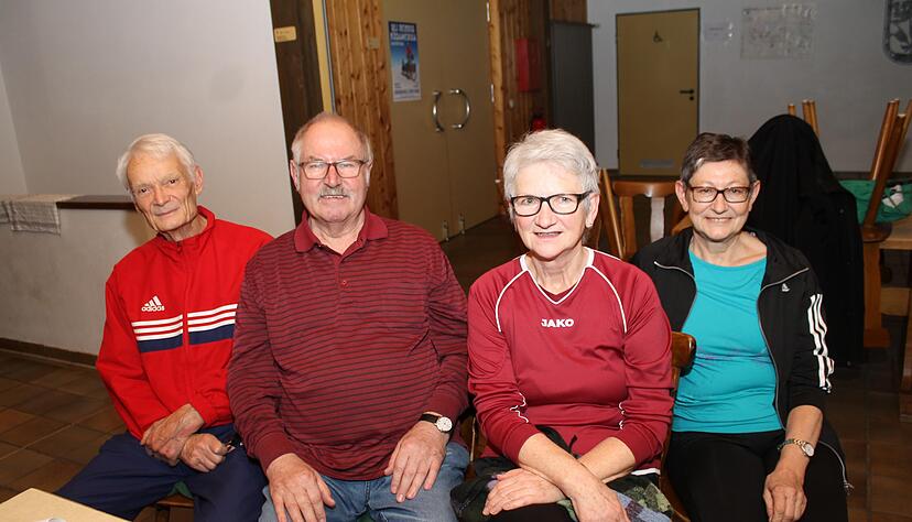 Gespräch beim TSV Zweiflingen (von links): Karl-Heinz Schultz, Theo Nadig, Heide Klink und Rosmarie Söllner. Fotos: Simon Gajer