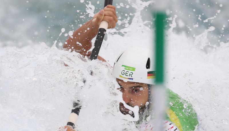 Slalom-Kanute Hannes Aigner in Aktion. Slalom-Kanute Hannes Aigner in Aktion.