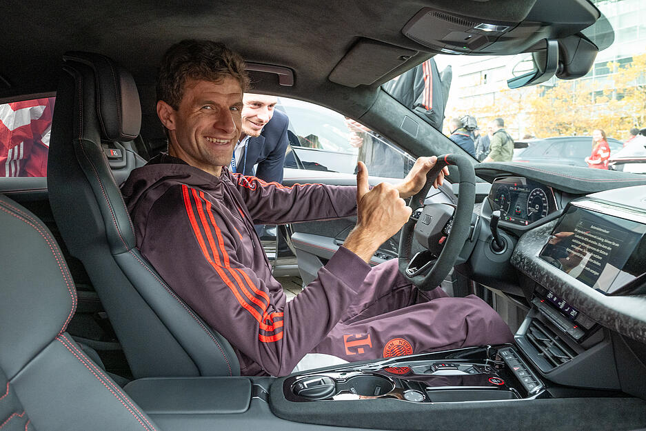 Thomas M&uuml;ller im Audi RS e-tron GT performance.
