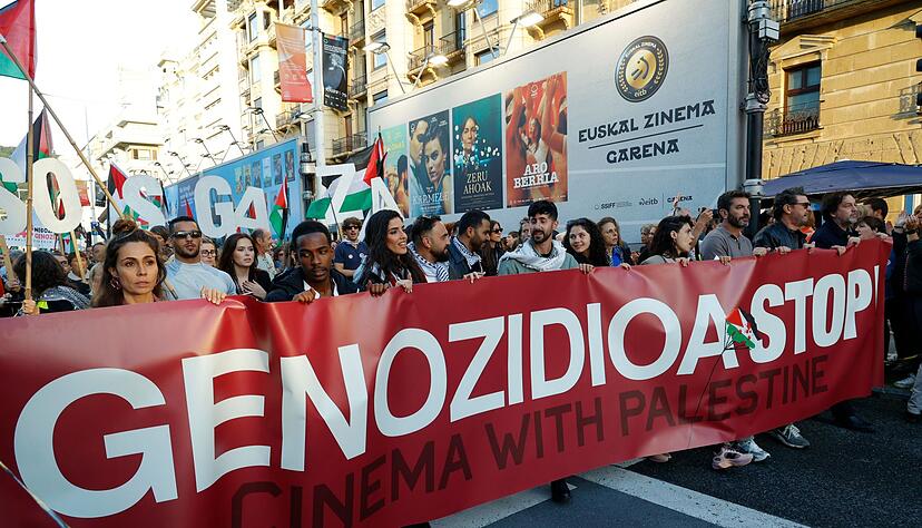 Teilnehmer einer propal&auml;stinensischen Demonstration im spanischen Teil des Baskenlandes warfen Israel einen V&ouml;lkermord im Gazastreifen vor.