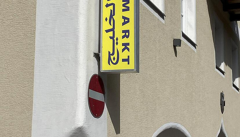 Der Einzelhandel in Zell am See hat sich auf arabische Gäste eingestellt. Der Einzelhandel in Zell am See hat sich auf arabische Gäste eingestellt.