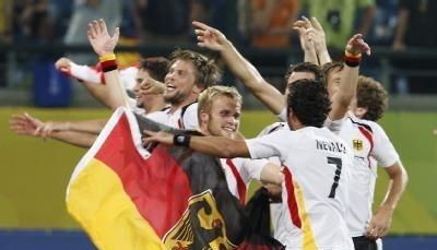 Deutschlands Hockey-Spieler sind Olympiasieger. Deutschlands Hockey-Spieler sind Olympiasieger.