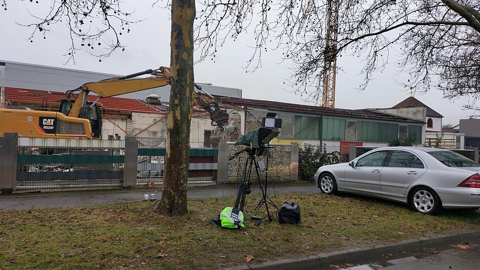 Presse aus dem ganzen Land ist nach Kochendorf gereist, um über die Tat zu berichten.