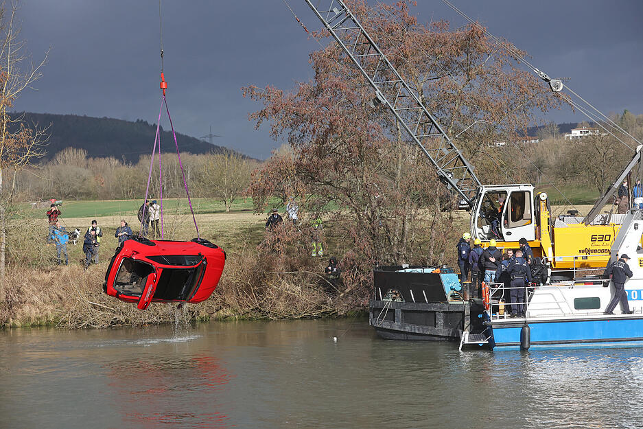 Bergung gesunkenes Auto bei Gundelsheim