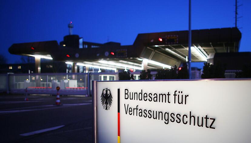 Die AfD verfolgt nach Ansicht des Verfassungsschutzes verfassungsfeindliche Ziele. (Archivbild) Die AfD verfolgt nach Ansicht des Verfassungsschutzes verfassungsfeindliche Ziele. (Archivbild)