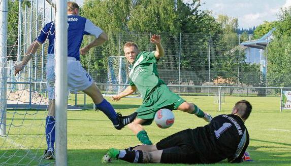 Ob die Ittlinger um Sandro Klein (links) und Torhüter Marcio Manuel Albuquerque heute gegen Daisbach die ersten Punkte einfahren können?Foto: Archiv/Bertok Ob die Ittlinger um Sandro Klein (links) und Torhüter Marcio Manuel Albuquerque heute gegen Daisbach die ersten Punkte einfahren können?Foto: Archiv/Bertok