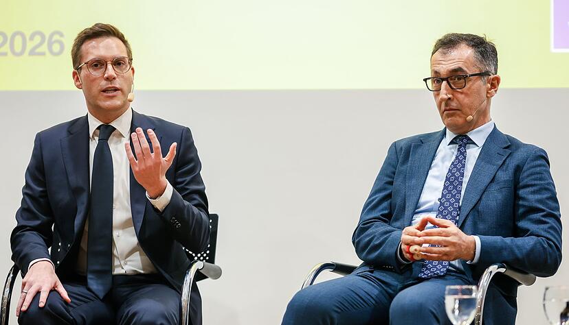 Hagels Kontrahent ist der erfahrene Polit-Profi Cem &Ouml;zdemir.