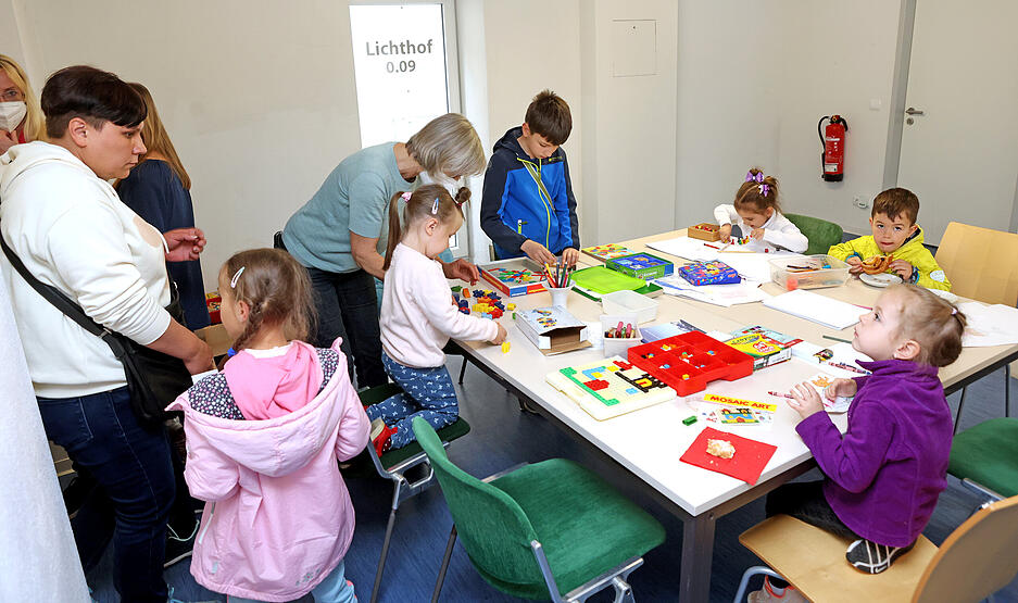 Ministerpräsident Kretschmann trifft in Heilbronn Ukraine-Flüchtlinge