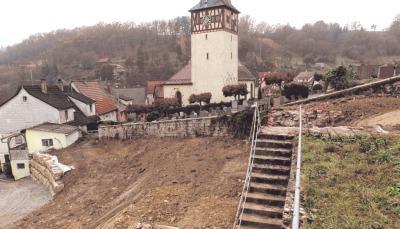 Treppauf treppab geht es beim Friedhof in Roigheim &minus; aber nach Willen des Gemeinderats nicht mehr lange.Foto: Ralf Seidel