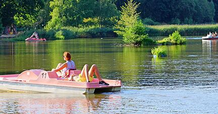 Der Finsterroter See ist aufgrund seiner schlechten Wasserqualität offiziell kein Badesee mehr. Bereits 2016 wurde ein Badeverbot ausgesprochen.
Foto: Gustav Döttling Der Finsterroter See ist aufgrund seiner schlechten Wasserqualität offiziell kein Badesee mehr. Bereits 2016 wurde ein Badeverbot ausgesprochen.
Foto: Gustav Döttling
