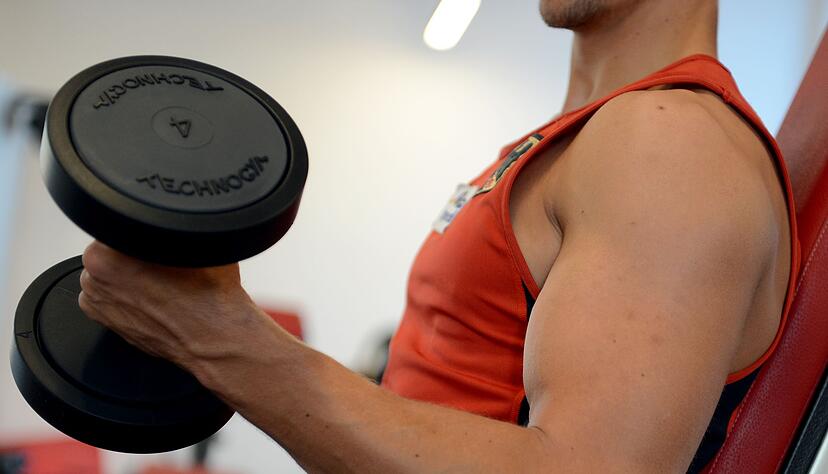 Laut Männlichkeitsforscher Boris von Heesen ist eine der besonders hartnäckigen Erzählungen zum Thema Männlichkeit, dass Männer körperlich unzerstörbar sein müssen. (Symbolbild) Laut Männlichkeitsforscher Boris von Heesen ist eine der besonders hartnäckigen Erzählungen zum Thema Männlichkeit, dass Männer körperlich unzerstörbar sein müssen. (Symbolbild)