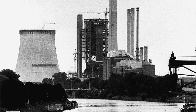 Schon nächstes Jahr soll das Kraftwerk Heilbronn wieder zur Baustelle werden, wie hier zuletzt 1985. Damals wurde Block 7 mit dem Kühlturm gebaut, nun soll Block 8 folgen. Foto: Archiv/Eisenmenger Schon nächstes Jahr soll das Kraftwerk Heilbronn wieder zur Baustelle werden, wie hier zuletzt 1985. Damals wurde Block 7 mit dem Kühlturm gebaut, nun soll Block 8 folgen. Foto: Archiv/Eisenmenger