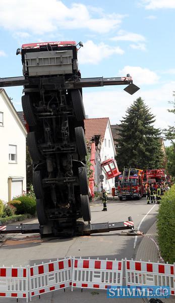 Kran stürzt in Wohnhaus | 22.06.