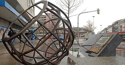An der Allee erinnert eine Gedenkst&auml;tte an die 1938 zerst&ouml;rte Synagoge. Die neuen Gebetsr&auml;ume der Heilbronner Juden sind besonders gesichert.
Foto: Archiv