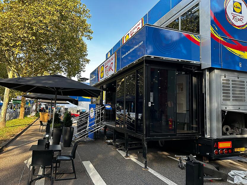 Die Aufbauarbeiten kurz vor dem Ziel an der Heilbronner Theresienwiese laufen am Donnerstagmorgen noch. Die Radprofis der Deutschland-Tour werden hier kurz vor 17 Uhr erwartet. Die Aufbauarbeiten kurz vor dem Ziel an der Heilbronner Theresienwiese laufen am Donnerstagmorgen noch. Die Radprofis der Deutschland-Tour werden hier kurz vor 17 Uhr erwartet.