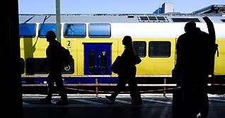 Ergebnis der Sonderkonferenz über die Preiserhöhung beim Deutschlandticket: Es wird wohl ab kommendem Jahr 63 Euro im Monat kosten. Foto: dpa Ergebnis der Sonderkonferenz über die Preiserhöhung beim Deutschlandticket: Es wird wohl ab kommendem Jahr 63 Euro im Monat kosten. Foto: dpa
