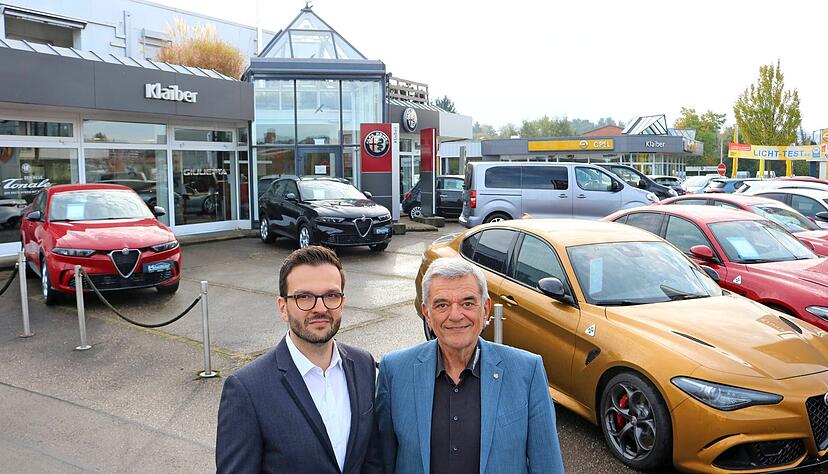 Timo Klaiber und sein Vater Dieter führen das Autohaus mit Sitz im Schleifbachweg seit dem Neustart der GmbH im März 2010. Jetzt wird es verkauft. Timo Klaiber und sein Vater Dieter führen das Autohaus mit Sitz im Schleifbachweg seit dem Neustart der GmbH im März 2010. Jetzt wird es verkauft.