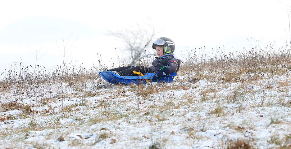 Rodelspa&szlig; auf dem Stocksberg bei Beilstein. Mit 539 Metern geh&ouml;rt die markante Bergkuppe zu einer der h&ouml;chsten Erhebungen in den L&ouml;wensteiner Bergen.