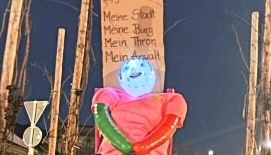 Figuren wie diese wurden in der Nacht zum 2. April in Beilstein aufgestellt.