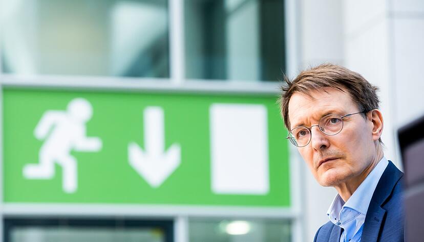 Karl Lauterbach (SPD), Bundesminister für Gesundheit, spricht bei einer Pressekonferenz. Karl Lauterbach (SPD), Bundesminister für Gesundheit, spricht bei einer Pressekonferenz.