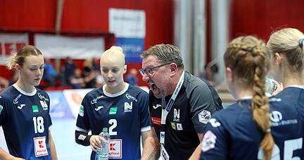 Trainer Thomas Zeitz war am vergangenen Samstag beim Spiel gegen den Thüringer HC nicht zufrieden mit seiner Mannschaft. Am Sonntag nahm er sie jedoch öffentlichkeitswirksam in Schutz.