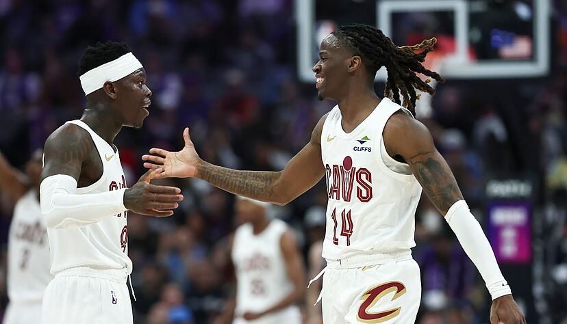 Beim deutlichen Erfolg gegen die Brooklyn Nets steuerte Dennis Schr&ouml;der (l) f&uuml;r die Cleveland Cavaliers zw&ouml;lf Punkte bei. (Archivbild)