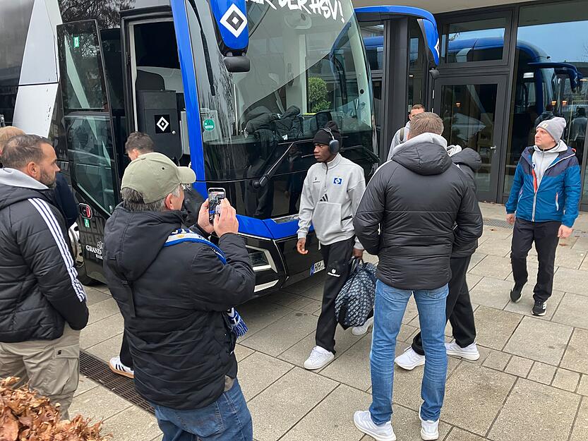 Vor dem Spiel in Hoffenheim waren die Fußballer des Bundesligisten HSV zu Gast im Heilbronner Parkhotel. Vor dem Spiel in Hoffenheim waren die Fußballer des Bundesligisten HSV zu Gast im Heilbronner Parkhotel.