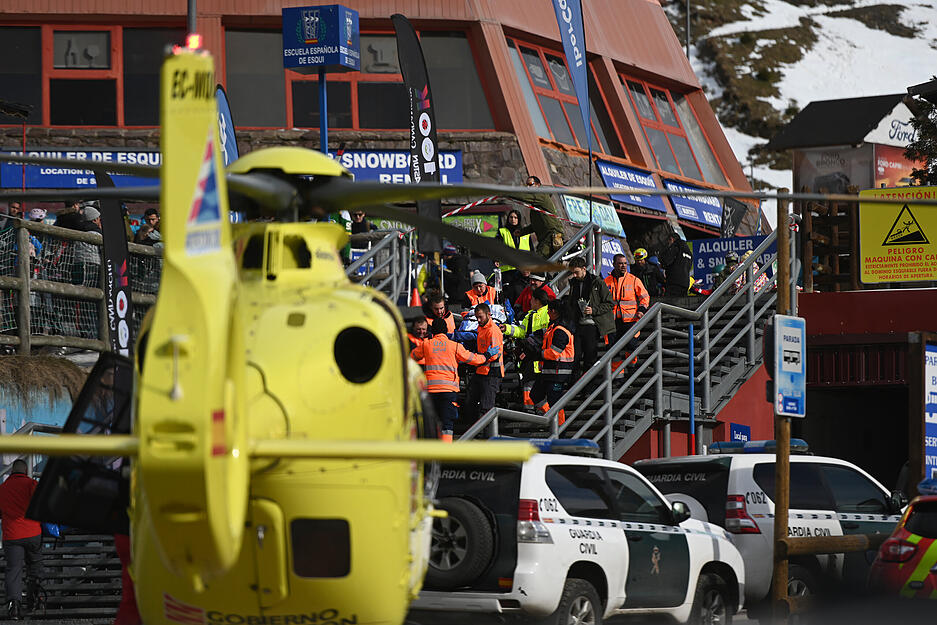 Bei einem Skilift-Unfall sind mehr als 30 Menschen verletzt worden, hie&szlig; es zun&auml;chst. Am Sonntag war noch von zehn Verletzten die Rede.