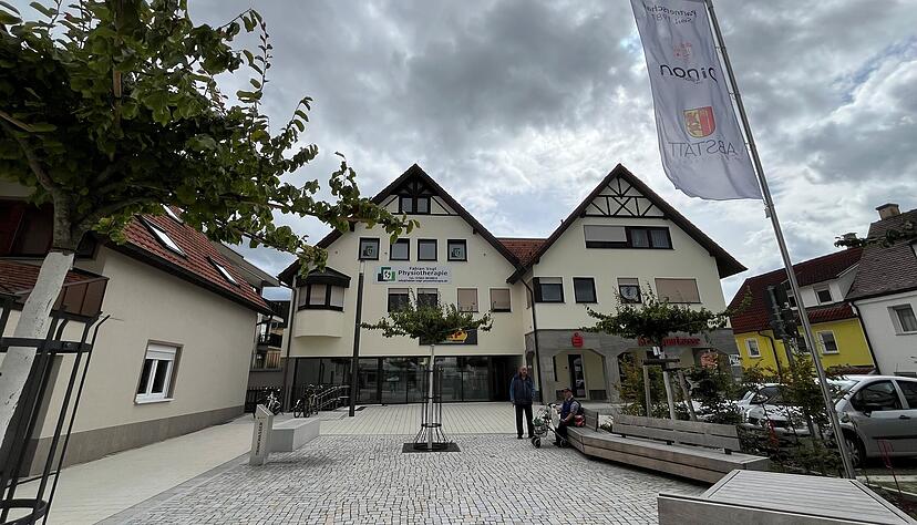 Die Neugesaltung des Place de Léhon war verbunden mit der Sanierung der Ortsdurchfahrt. Am Sonntag wird ein Partnerschaftsschild enthüllt.