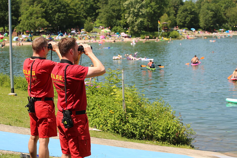 Für die Sicherheit der Badegäste am Breitenauer See sorgt das DLRG. Für die Sicherheit der Badegäste am Breitenauer See sorgt das DLRG.