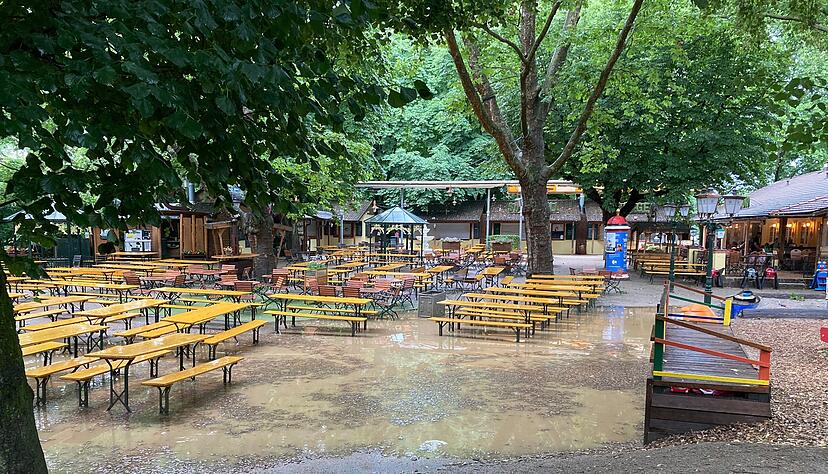 Im Biergarten Food Court findet kein Public Viewing statt. Im Biergarten Food Court findet kein Public Viewing statt.