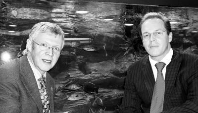 Kurt Landes (links) hat den Kölle-Zoo aufgebaut, Firmenmitinhaber Matthias Pohl ist als Aquarianer dabei, seit er elf Jahre alt ist. (Foto: Kistner) Kurt Landes (links) hat den Kölle-Zoo aufgebaut, Firmenmitinhaber Matthias Pohl ist als Aquarianer dabei, seit er elf Jahre alt ist. (Foto: Kistner)