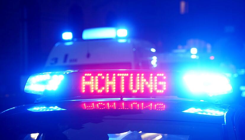 Weil sie die Geschwindigkeit ihres Autos nicht rechtzeitig anpasste, fuhr eine 27-J&auml;hrige einem anderen Fahrzeug auf. (Symbolbild)