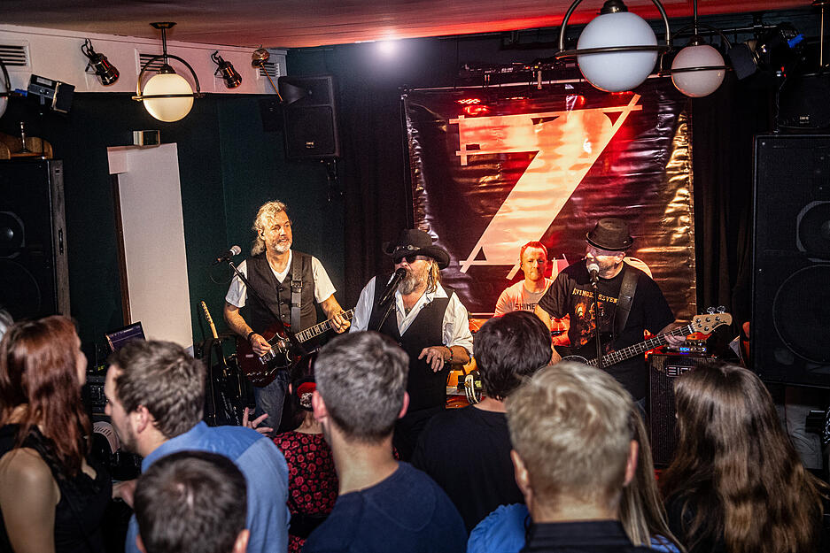 Heilbronner Live-Nacht mit 14 Acts in 13 Lokalen. Heilbronner Live-Nacht mit 14 Acts in 13 Lokalen.