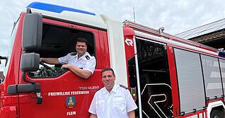 Kommandant Michael Martschat (vorne) und sein Stellvertreter Jochen Reber freuen sich auf die Feierlichkeiten zum 150-j&auml;hrigen Bestehen der Freiwilligen Feuerwehr Flein.