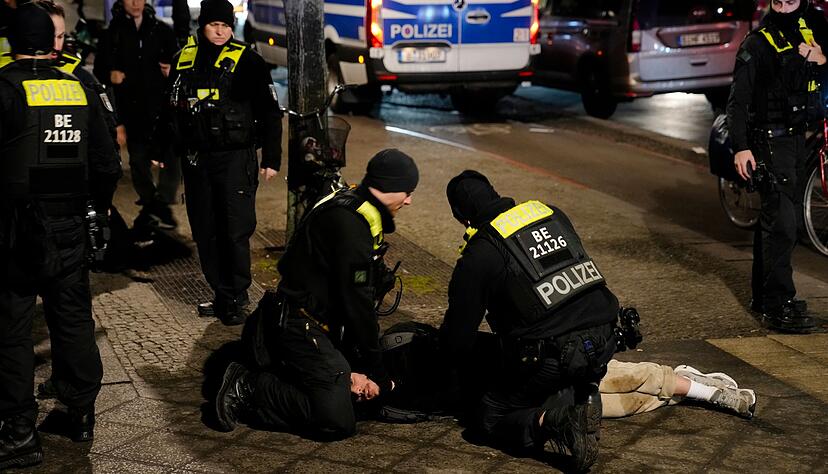 Die Staatswanwaltschaft geht von einer religi&ouml;sen Motivation des mutma&szlig;lichen T&auml;ters aus und spricht von einem Zusammenhang mit dem Nahost-Konflikt.