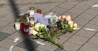 Nach einem Streit auf einem Parkplatz soll ein 18-Jähriger einen 12 Jahre alten Jungen in Niedernhall mit dem Auto verfolgt, angefahren und tödlich verletzt habe.