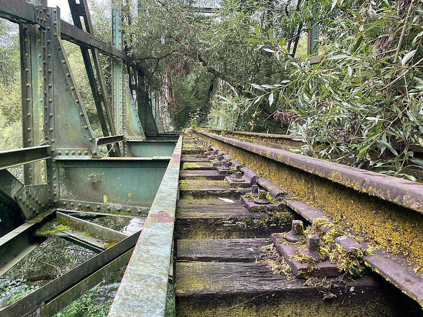Alte Eisenbahnbrücke im hohenlohischen Jagsttal. Alte Eisenbahnbrücke im hohenlohischen Jagsttal.