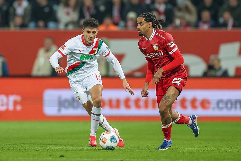 Lorenz Assignon: Bekam die Chance beim Startelfeinsatz, konnte sie aber kaum nutzen. Assignon kam vorne kaum zum Zug, da der VfB meist über die Führich-Seite angriff. War in der ersten Halbzeit noch besser im Spiel. Allerdings war Augsburg auch erst ab Hälfte zwei aktiv. Da bekam Assignon dann doch das ein oder andere Problem. Note: 4,5 Lorenz Assignon: Bekam die Chance beim Startelfeinsatz, konnte sie aber kaum nutzen. Assignon kam vorne kaum zum Zug, da der VfB meist über die Führich-Seite angriff. War in der ersten Halbzeit noch besser im Spiel. Allerdings war Augsburg auch erst ab Hälfte zwei aktiv. Da bekam Assignon dann doch das ein oder andere Problem. Note: 4,5