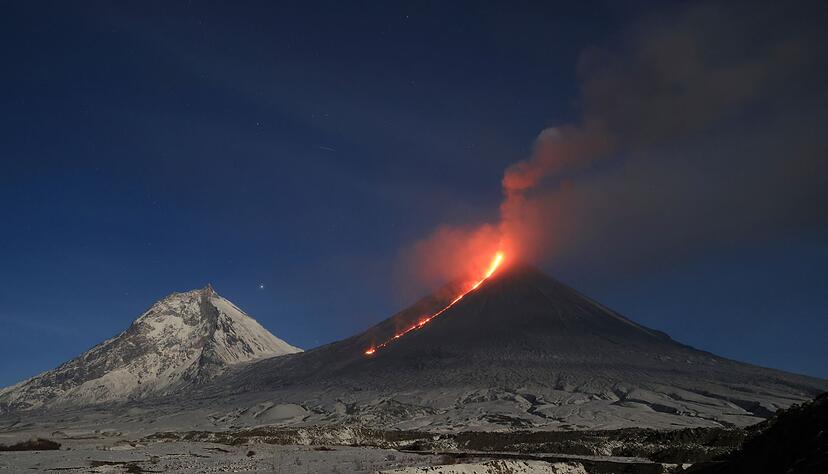 Der Vulkan Kljutschewskoj auf der Halbinsel Kamtschatka ist &auml;hnlich wie auf diesem Bild wieder ausgebrochen. (Archivbild)